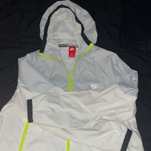 Nike windbreaker used maybe 4-5 times, great condition, pet and smoke free home!
